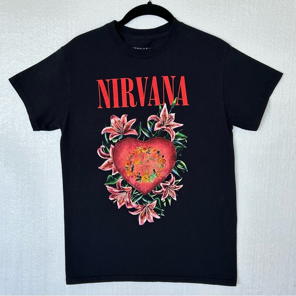 Nirvana Ladies Size Small Black Floral Heart Shortsleeved Shirt